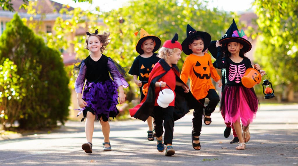 Trick or treating kids
