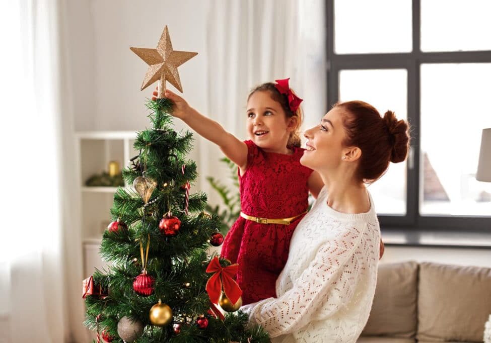 Mum-child-christmas-tree
